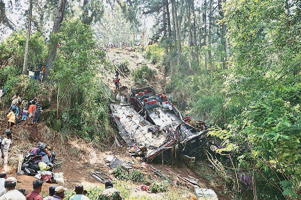 Over 20 killed as overcrowded bus skids off cliff in Sri Lanka