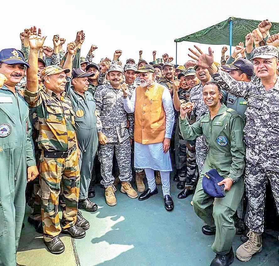 World sees Modi powering 'Naya Bharat'!