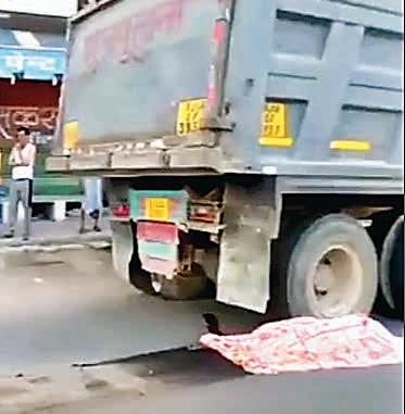 Jpr: Dumper crushes a man in no entry road