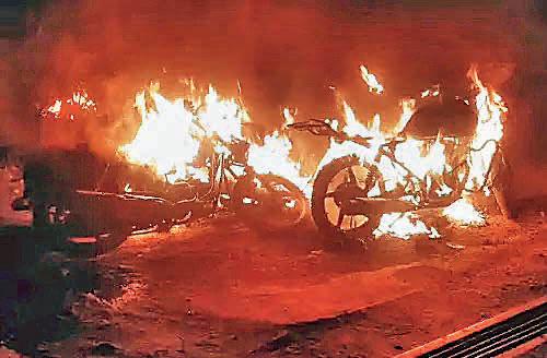 2 youths molest girl, locals set their bikes ablaze