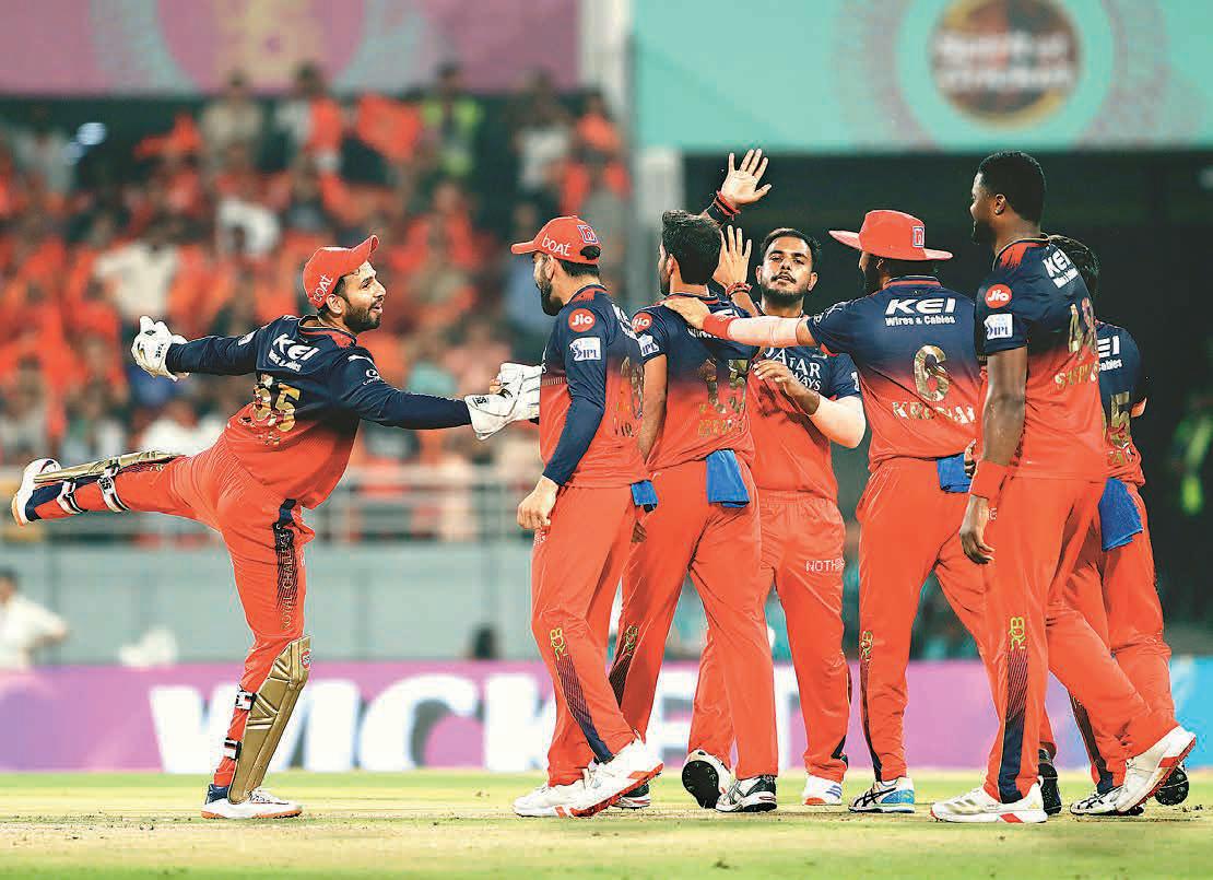 RCB STORM INTO 4TH FINAL