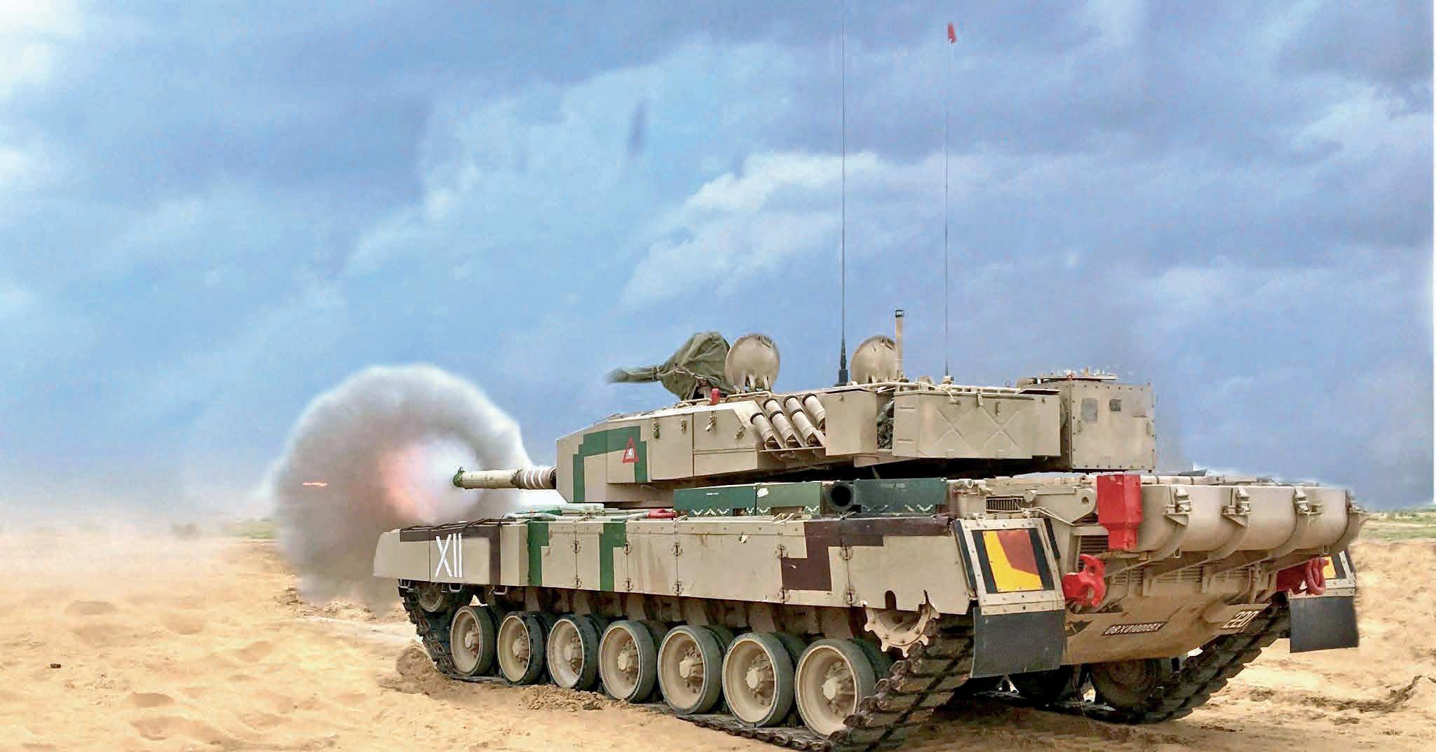 SILENT SANDS ROARING TANKS