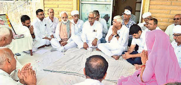 Shekhawat meets wildlife activists' kin, vows help