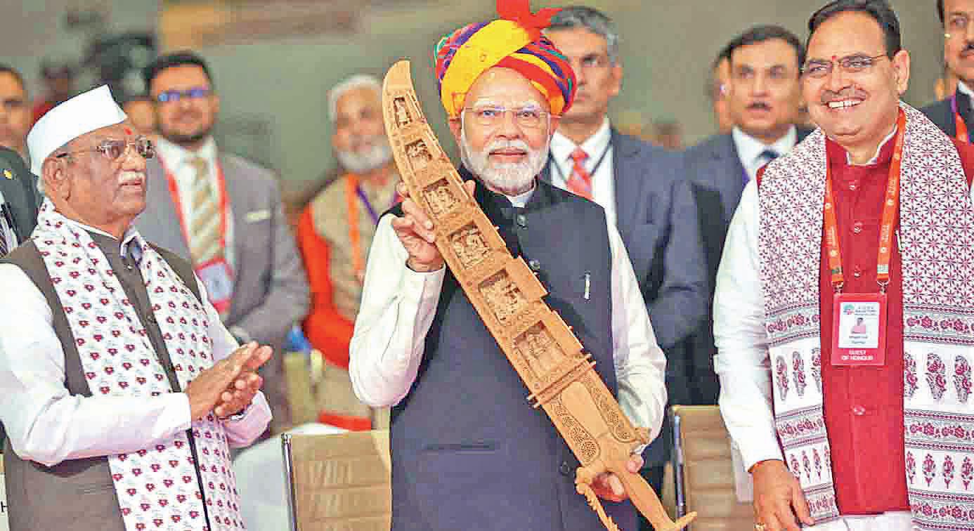 VIKAS MEETS VIRASAT MODI'S BOND WITH RAJ