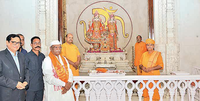 Guv visits Sanjay Sharma Museum & seeks blessings at Birla Temple