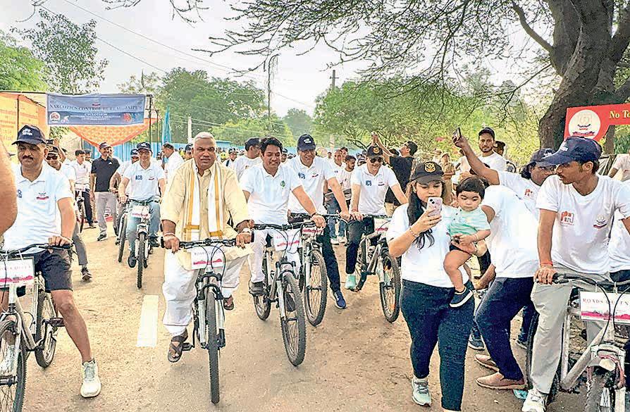 Ministers join cycle rally against drug abuse