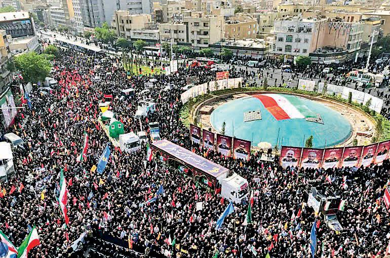 Thousands attend funeral of Iranian commanders
