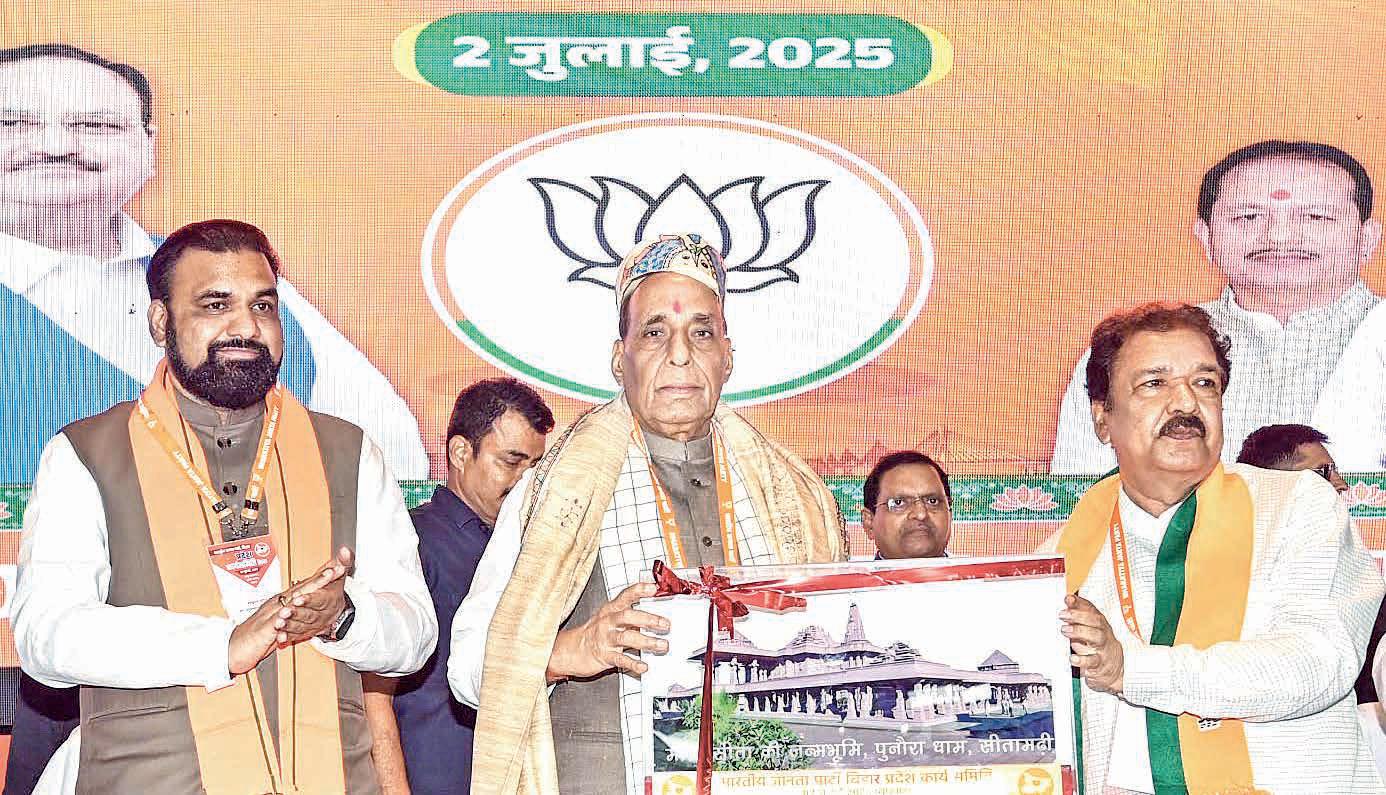 Rajnath Singh slams Congress, RJD for 'power hunger' in Bihar