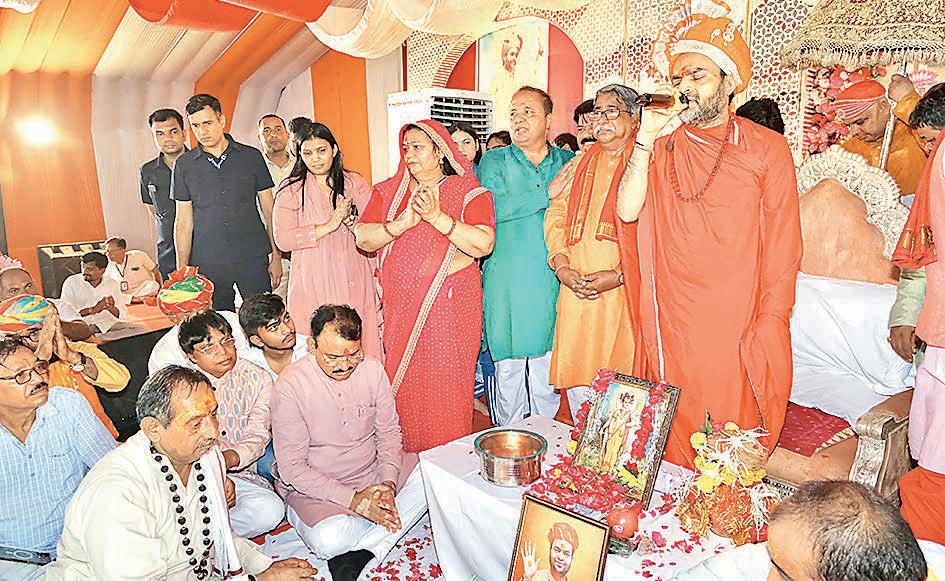 State leaders pay tribute to Gurus