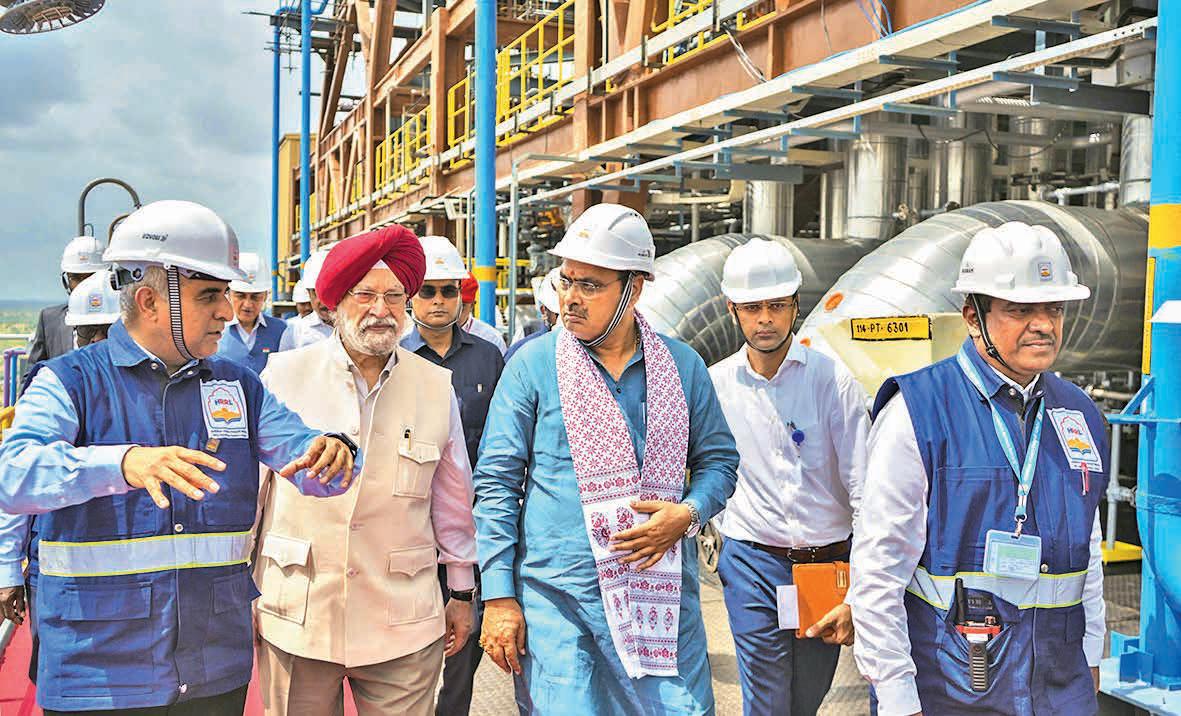 CM, Hardeep Puri inspect HPCL Refinery at Pachpadra