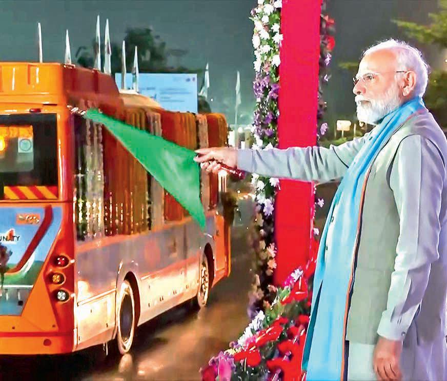 Modi powers Patel's vision for 'Ek Bharat, Shreshtha Bharat'!