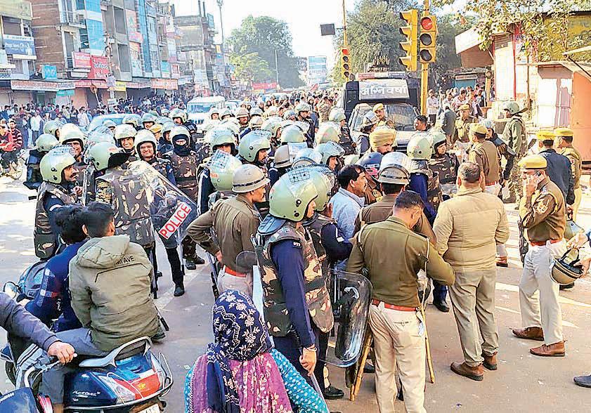 Cops hurt in clash outside Chomu mosque, net shut