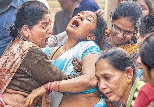 10 dead and over 1,000 affected; reports flag 'presence of bacteria'