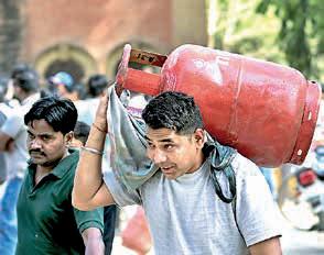 Govt: LPG supply tight, bookings rise