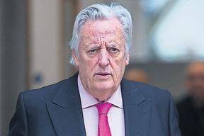 Top lawyers urge judges to leave all-male Garrick | Amelia Gentleman ...