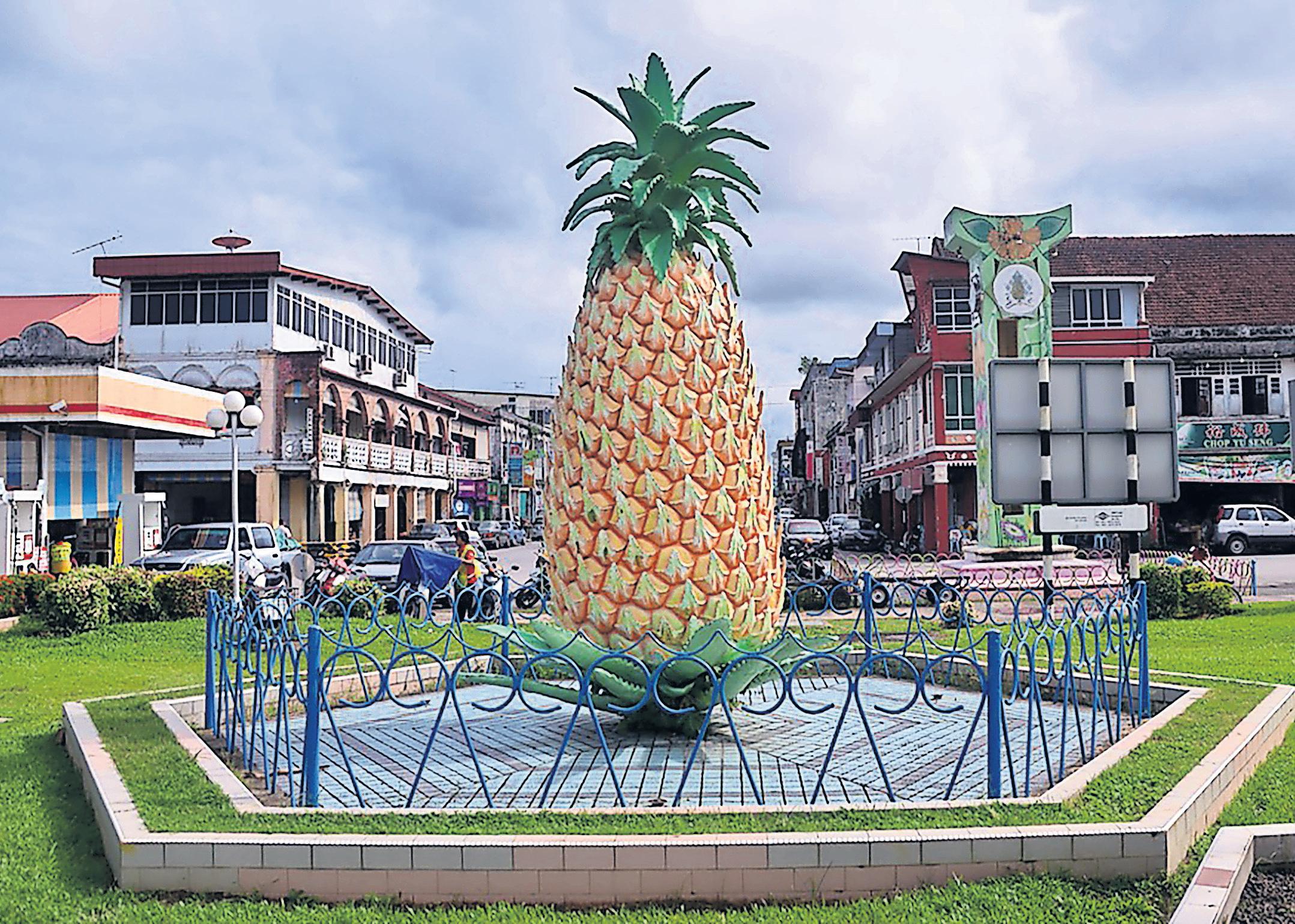 Looking for the next big thing Global appeal of colossal fruit, vegetable or animal landmarks