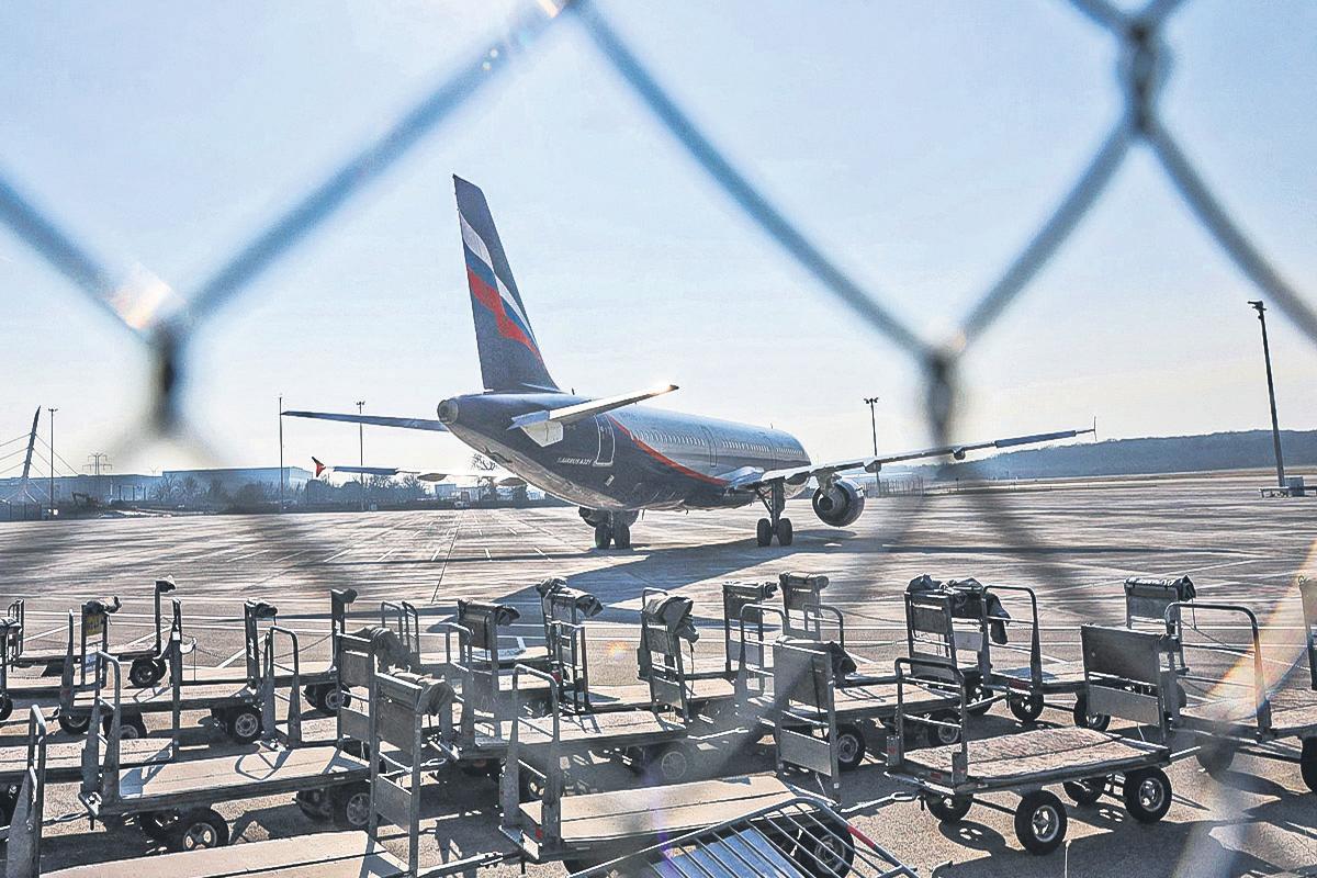 Mega-trial £2.1bn fight over planes stranded in Russia