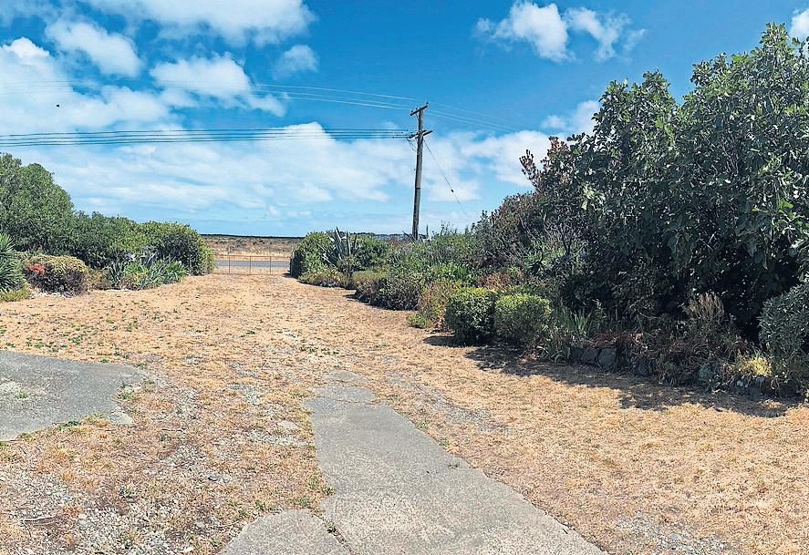 Parched patch in New Zealand crowned world's ugliest lawn