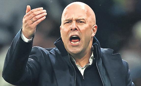 Rise of rivals no surprise to Slot given transfer spend