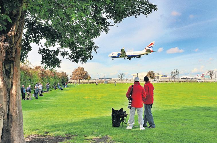 Labour split over 'desperate' Reeves plan for third runway at Heathrow