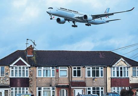 Prepare for fight if you step in to approve giant new oilfield, Labour MPs warn Starmer