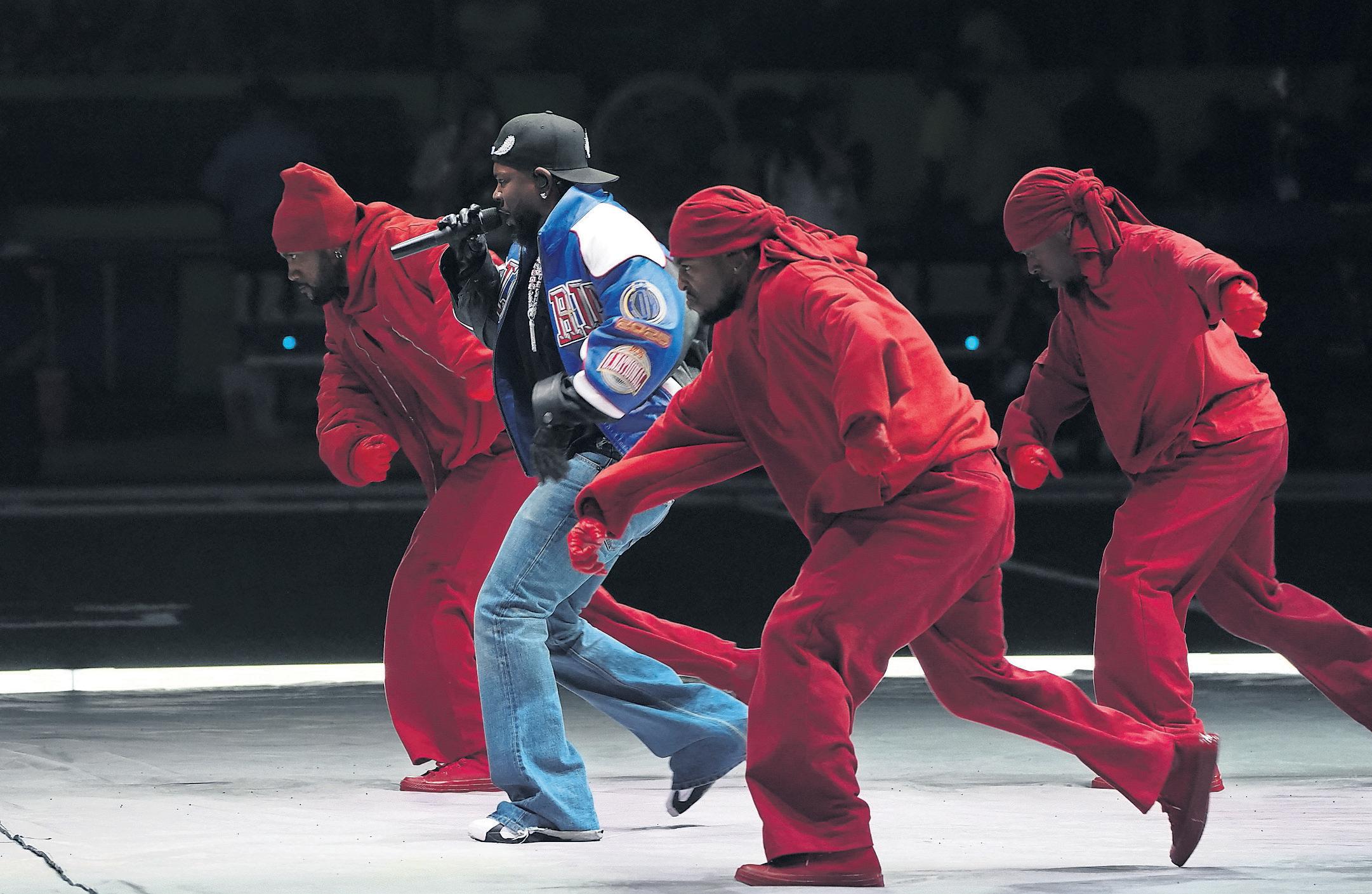 Kendrick Lamar's bootcut jeans steal Super Bowl half-time show