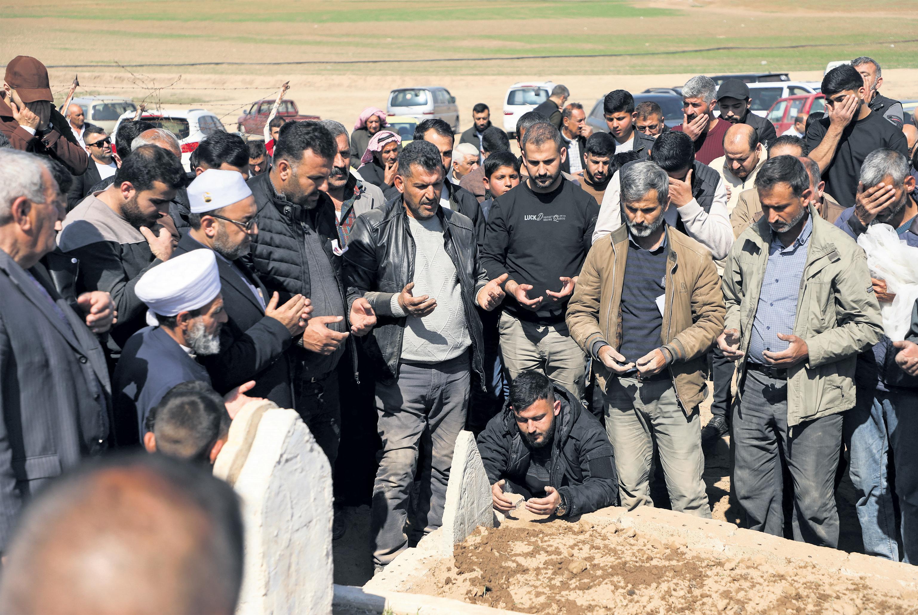 Entire families killed' as Syrian forces clash with Assad loyalists