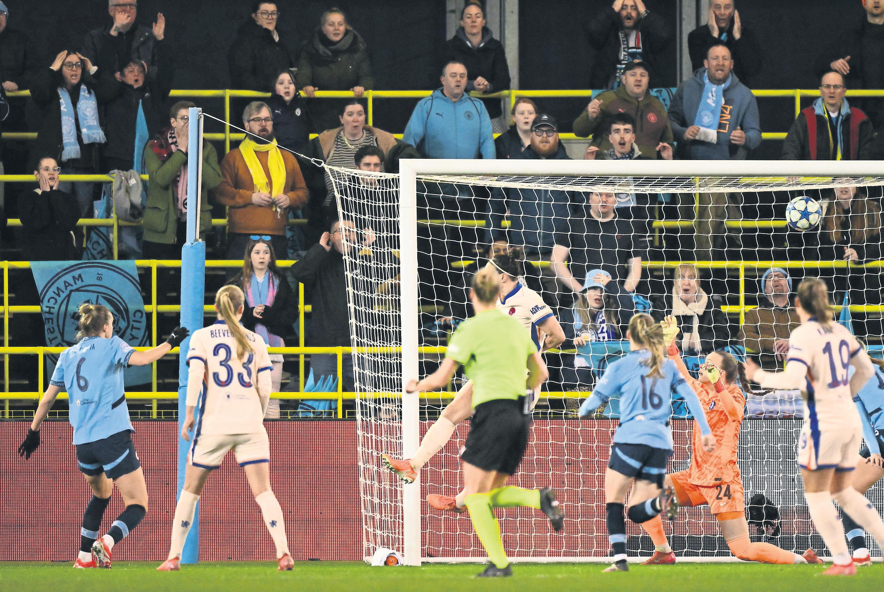 Miedema double gives City edge as Chelsea's run ends