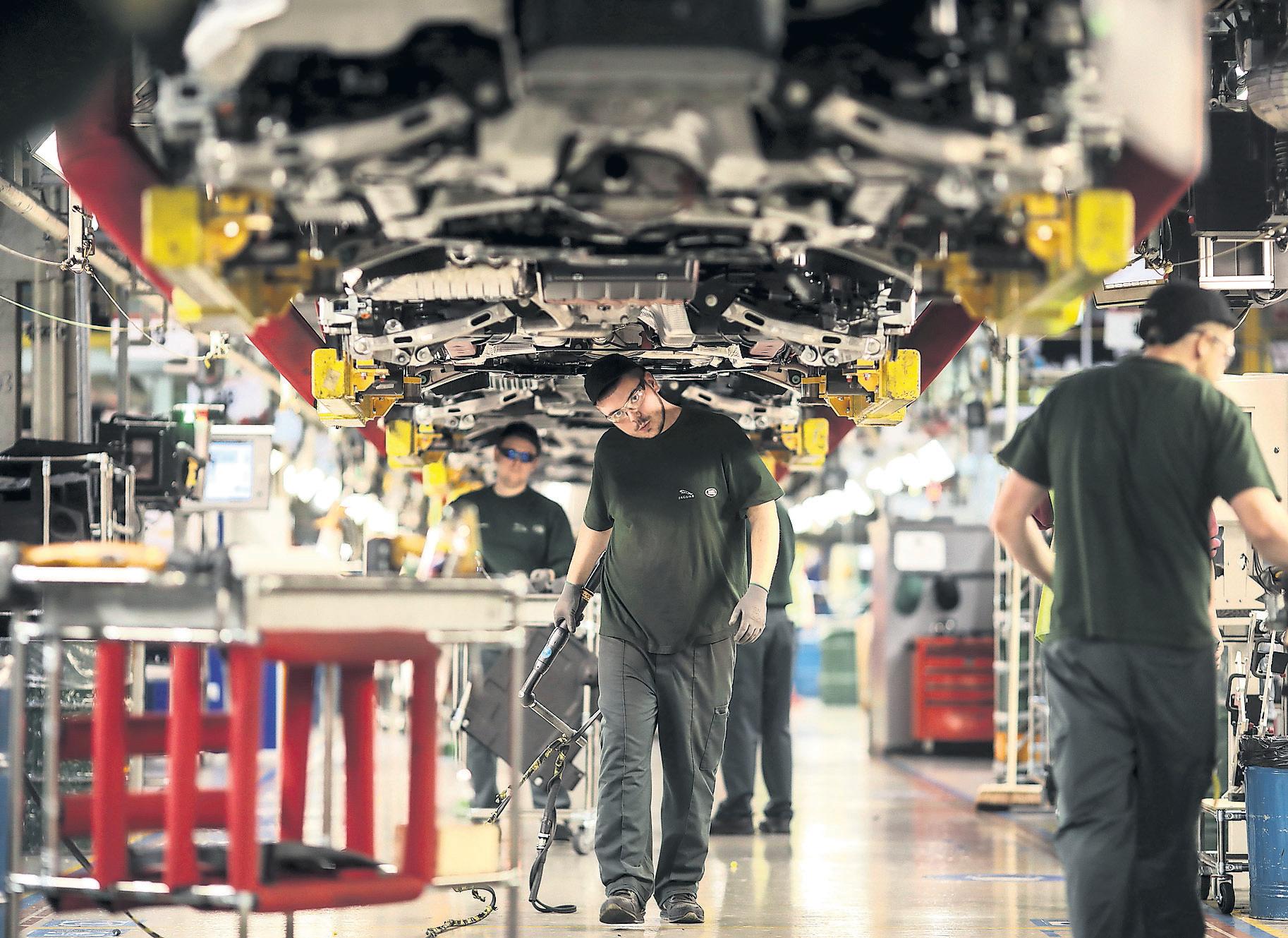 Ministers race to sign trade deal in shadow of Trump's tariff threat