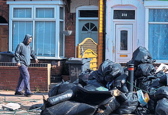 Birmingham declares major incident over bin strike