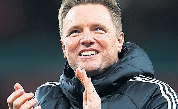 Howe Urges Players to Focus on Champions League Return