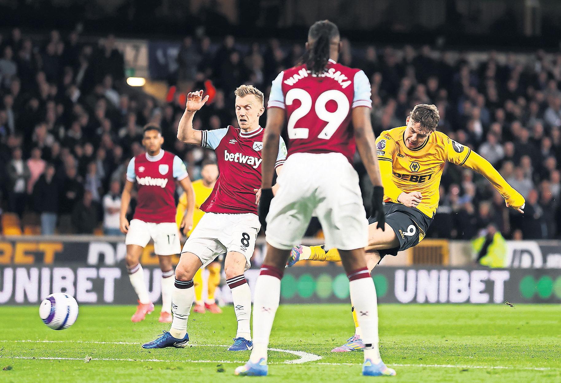 Strand Larsen delivers as nervous Wolves pull away from danger zone