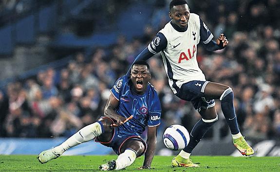 Chelsea Boost Champions League Hopes After Fernandez Winner