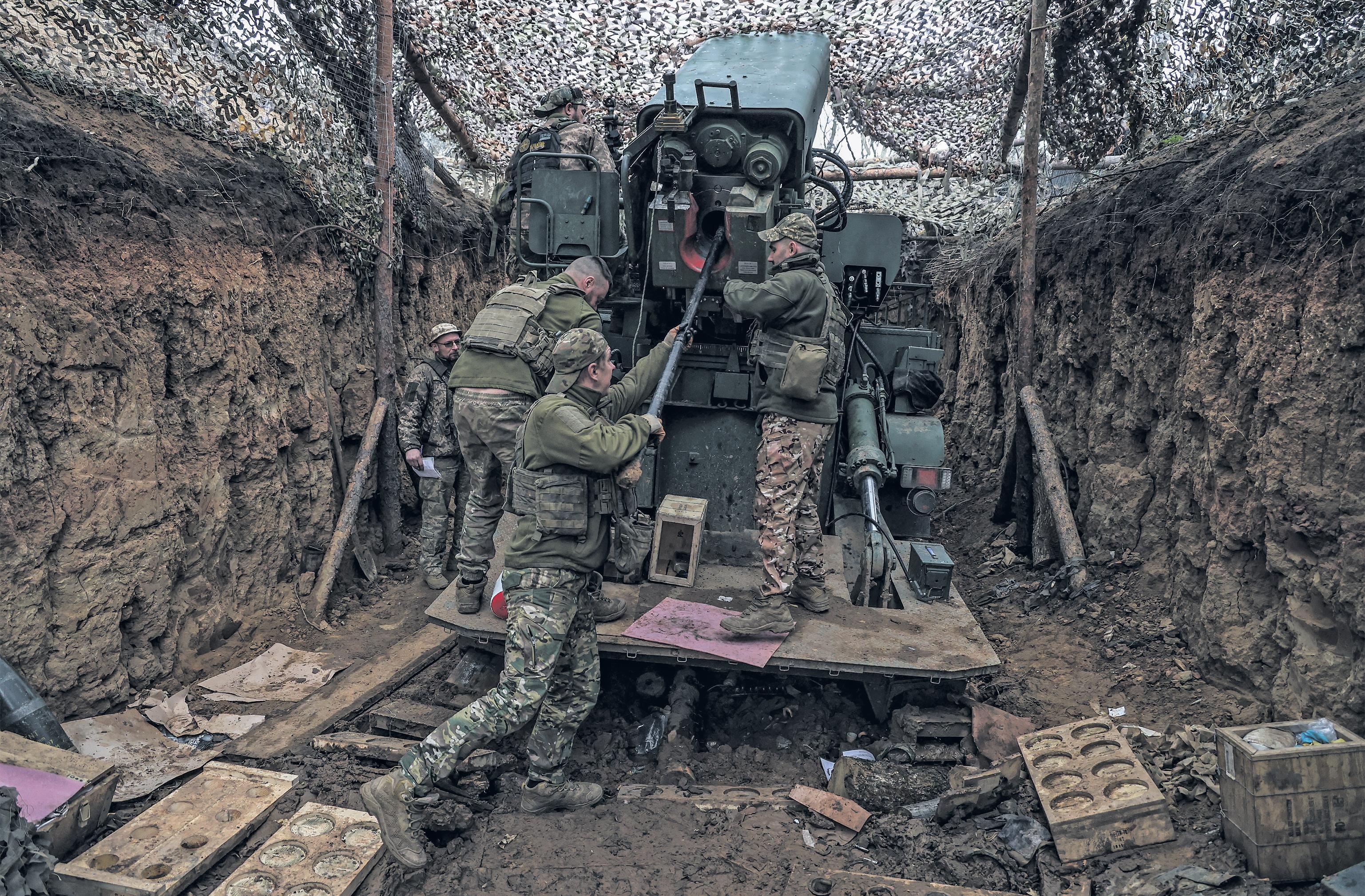 Ukraine's military chief is putting soldiers at risk and must go, says ex-commander