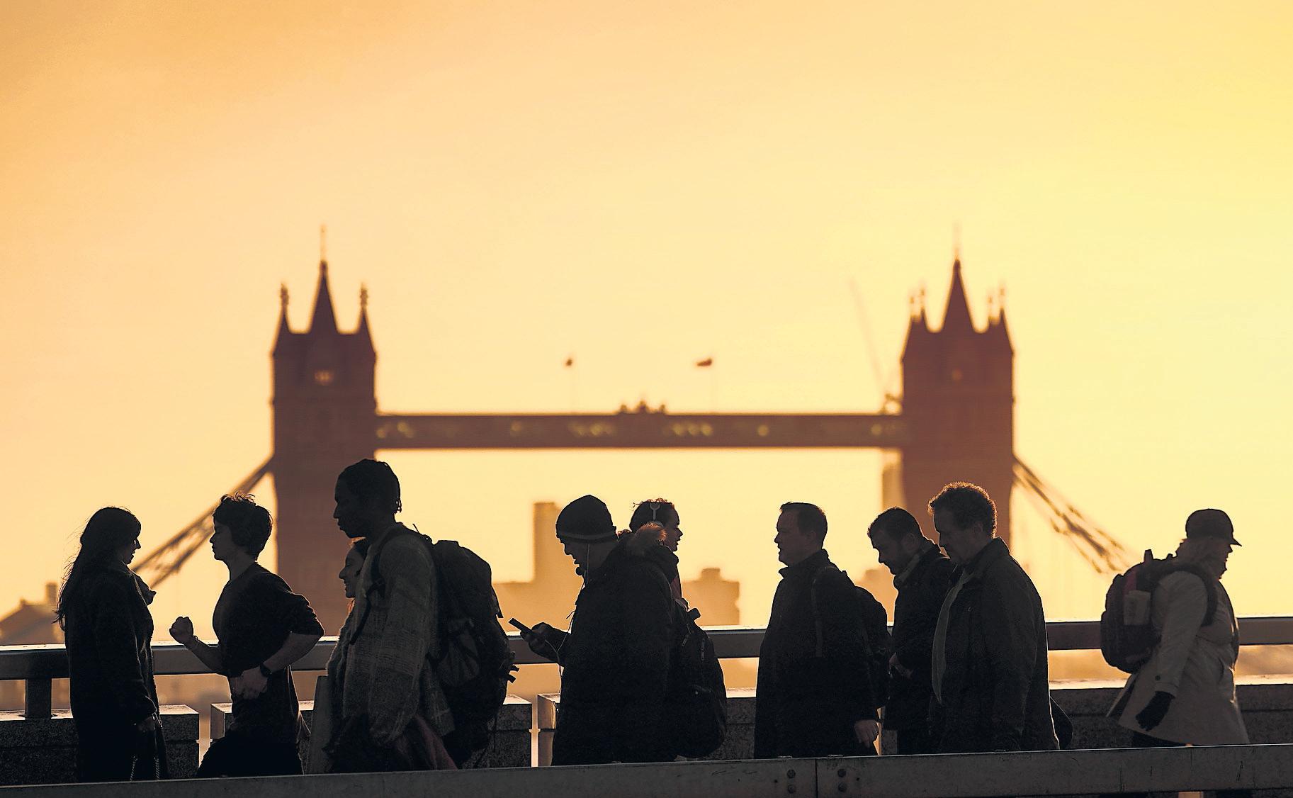 UK Payrolls Shed 78,000 Workers Amid Budget Tax Rises and Global Uncertainty