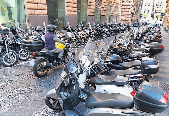Suspected mafia affiliates arrested over parking scam