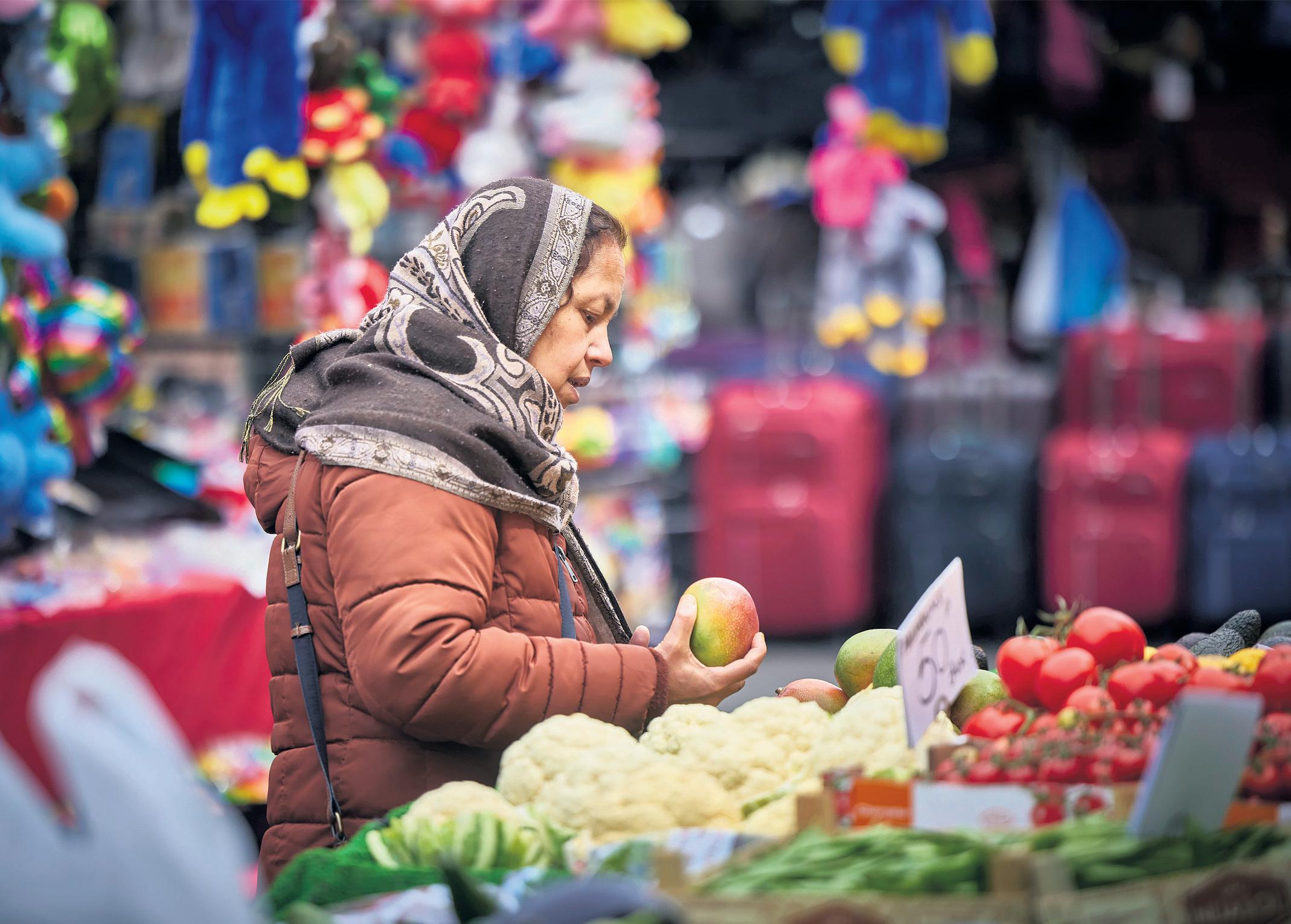 Pressure on Bank to cut interest rates as inflation drops to 2.6%