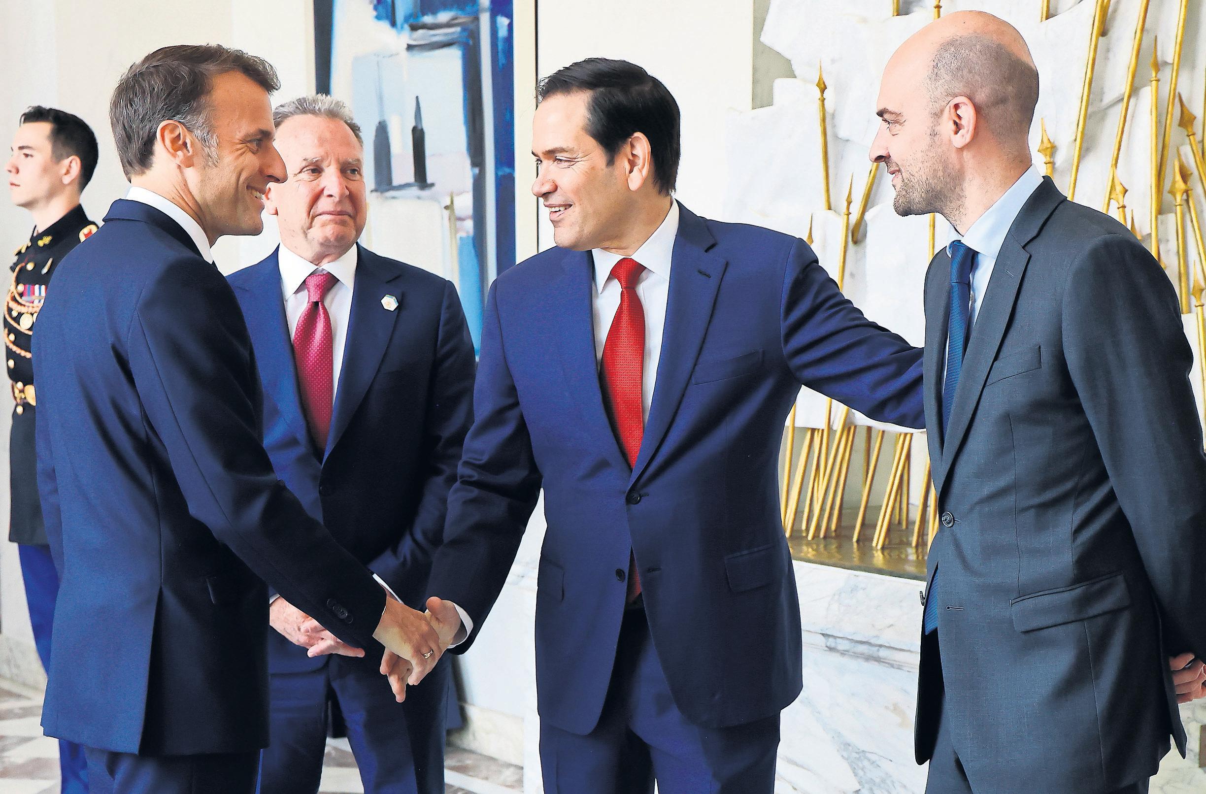 Macron Hosts 'Very Productive' Talks on Ukraine With Top EU and US Officials