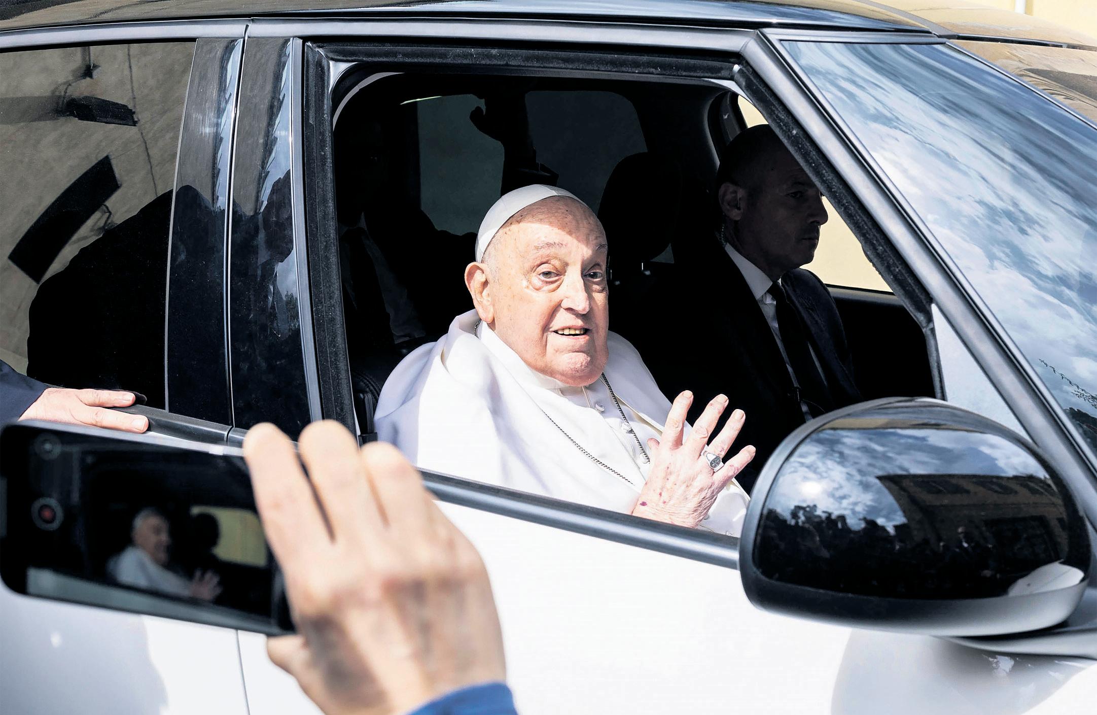 Pope makes unexpected appearances for Holy Week despite ailing health