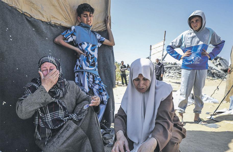 At least 40 displaced people die in Israeli airstrikes