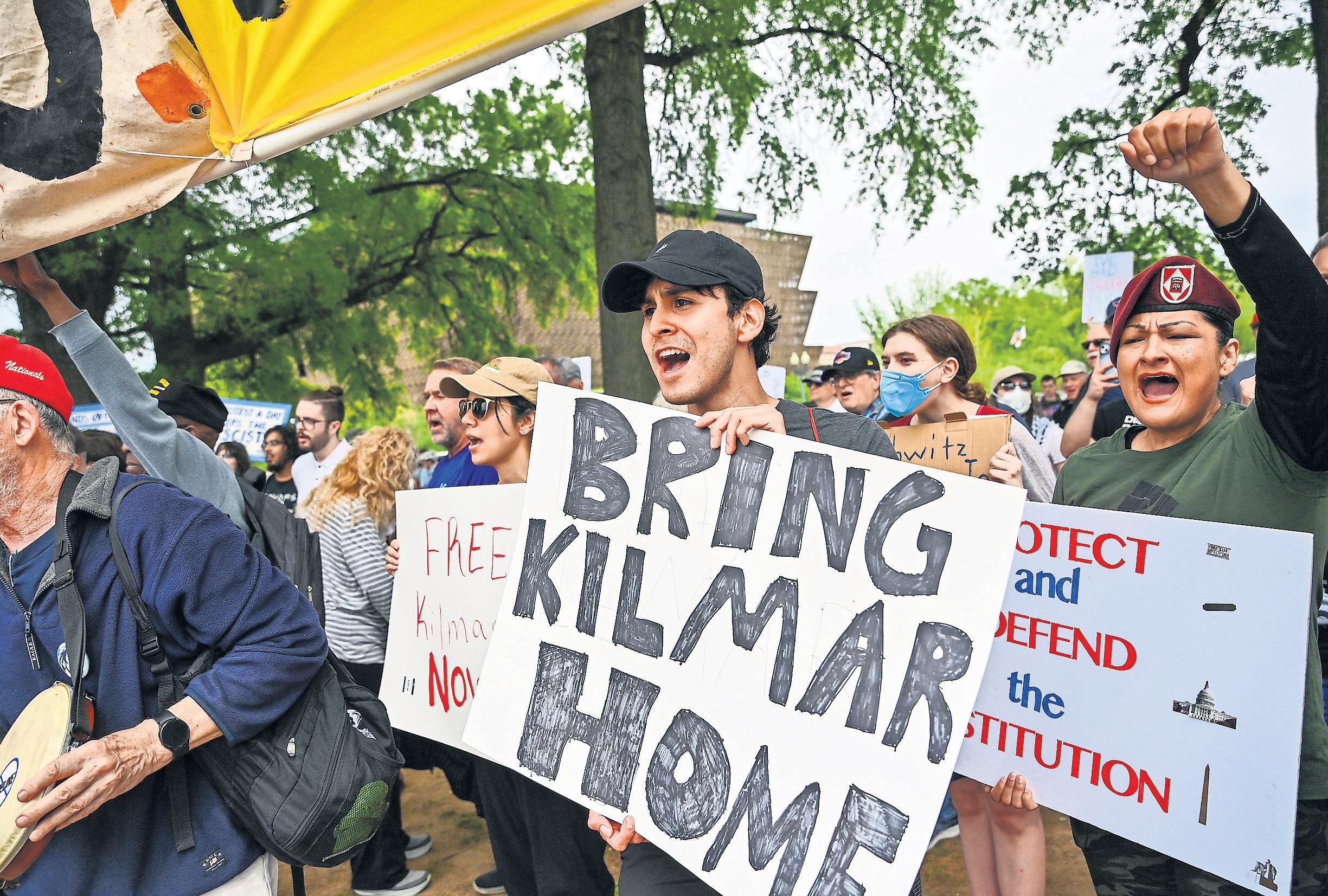 Four US Democrats Land in El Salvador to Push for Return of Deported Kilmar Ábrego García