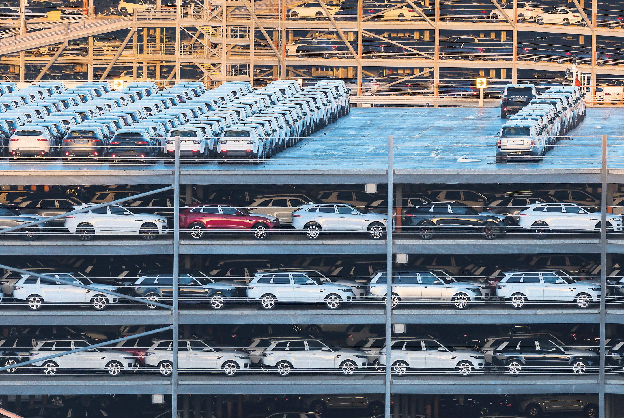 Reeves plays down hopes of quick trade deal with US as she arrives in Washington