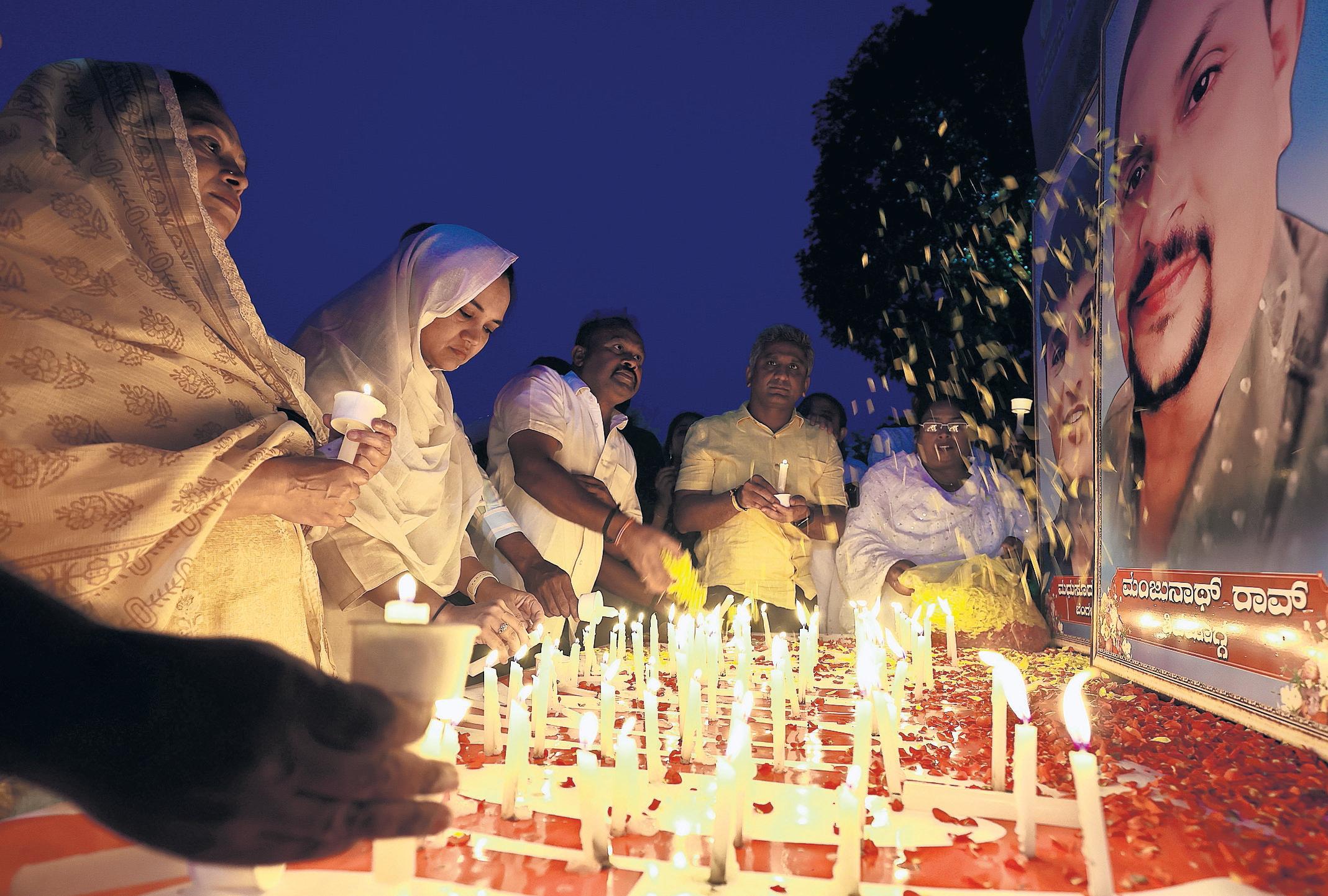 Indian and Pakistani troops exchange fire as UN calls for calm over Kashmir attack