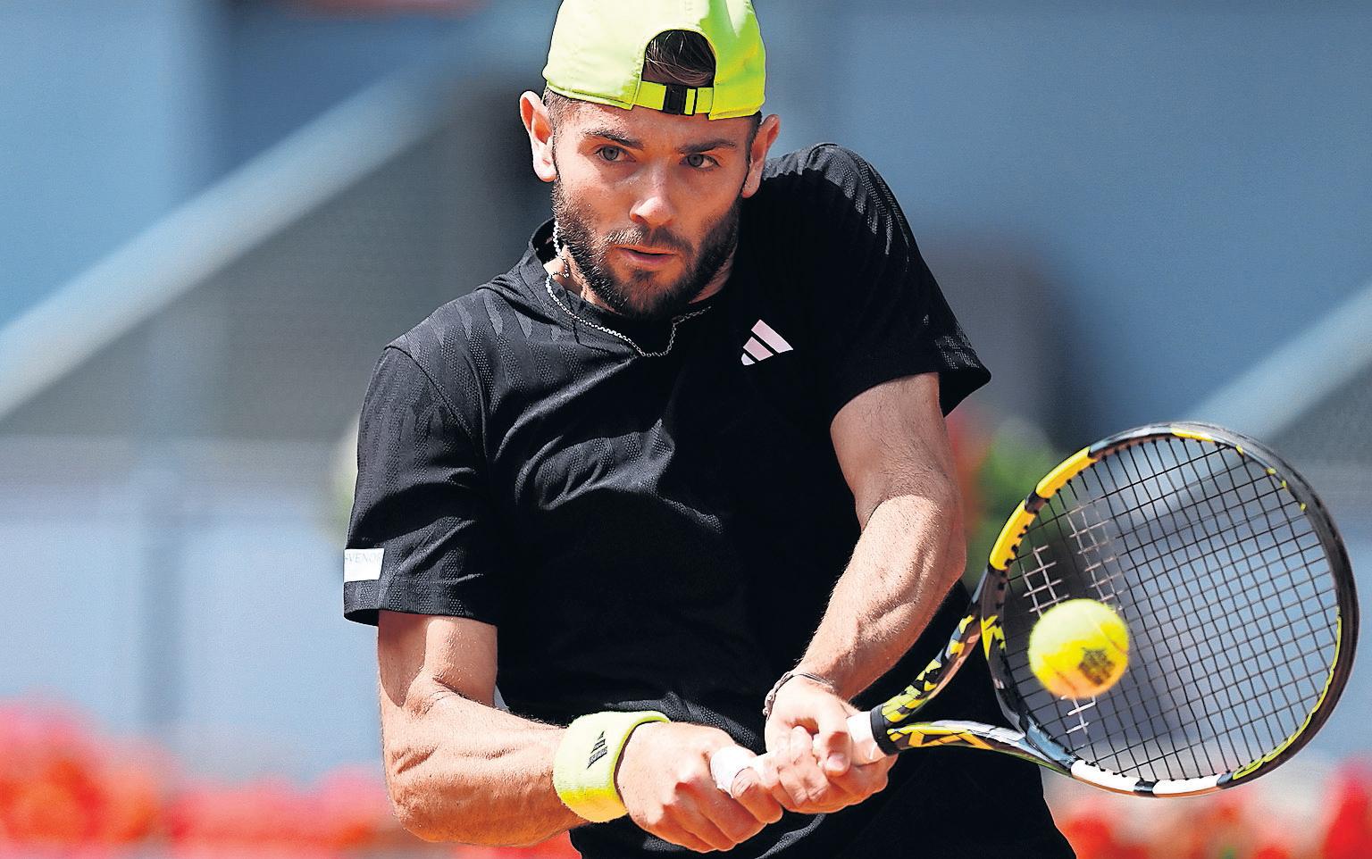 Fearnley feels force of Dimitrov as power returns in Madrid