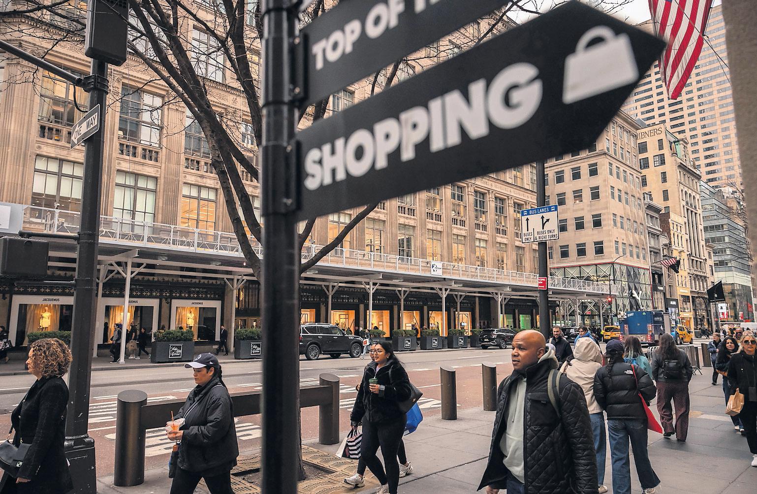 US Downturn Amid Trump Tariffs Triggers Fears of Global Slowdown