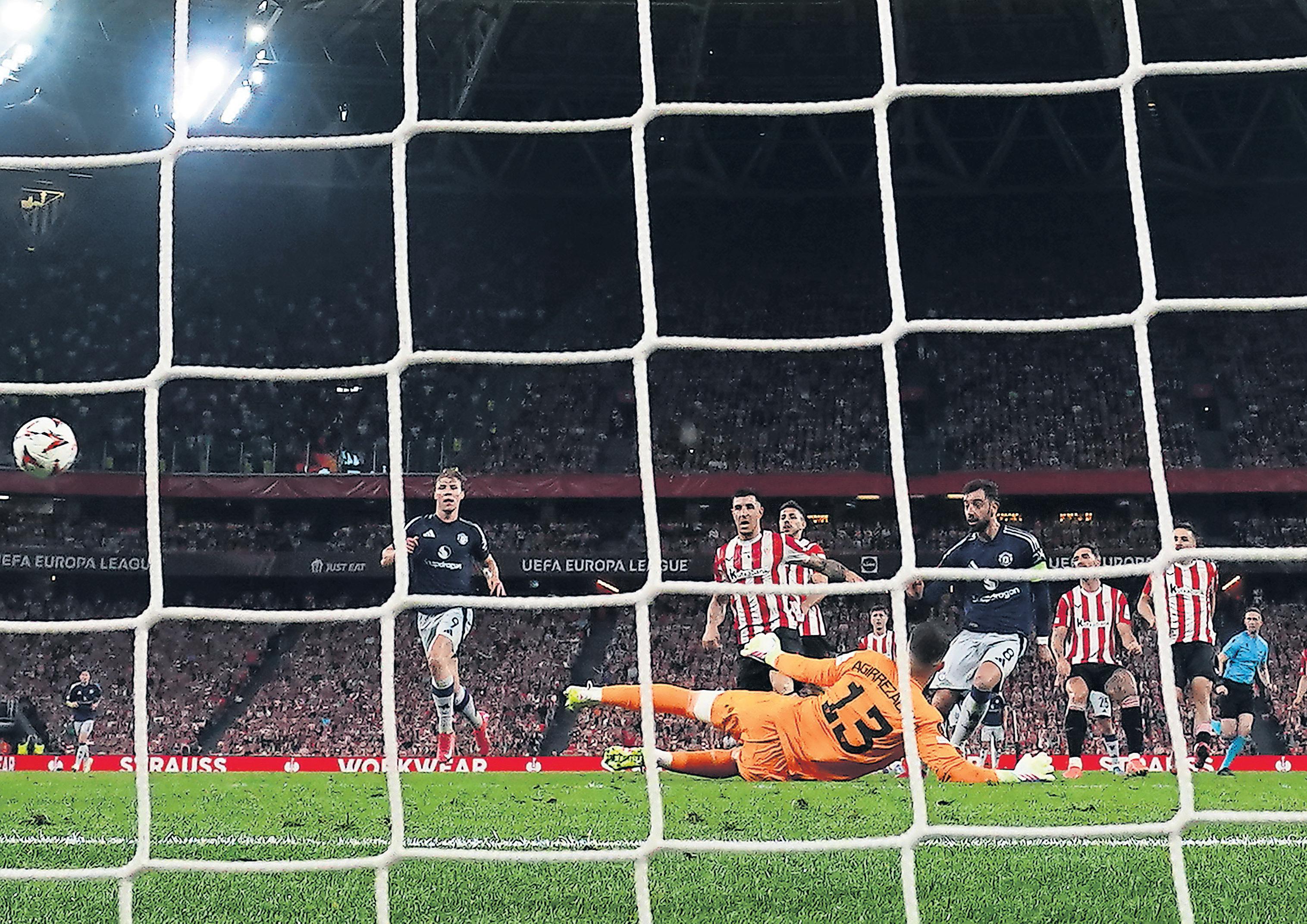 Fernandes and red card put slick United on track for a return to Bilbao