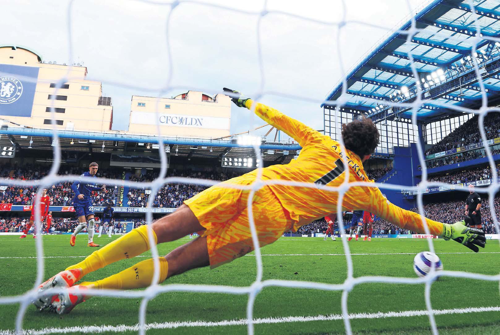 Rotating Reds left in a spin as Chelsea close on top five