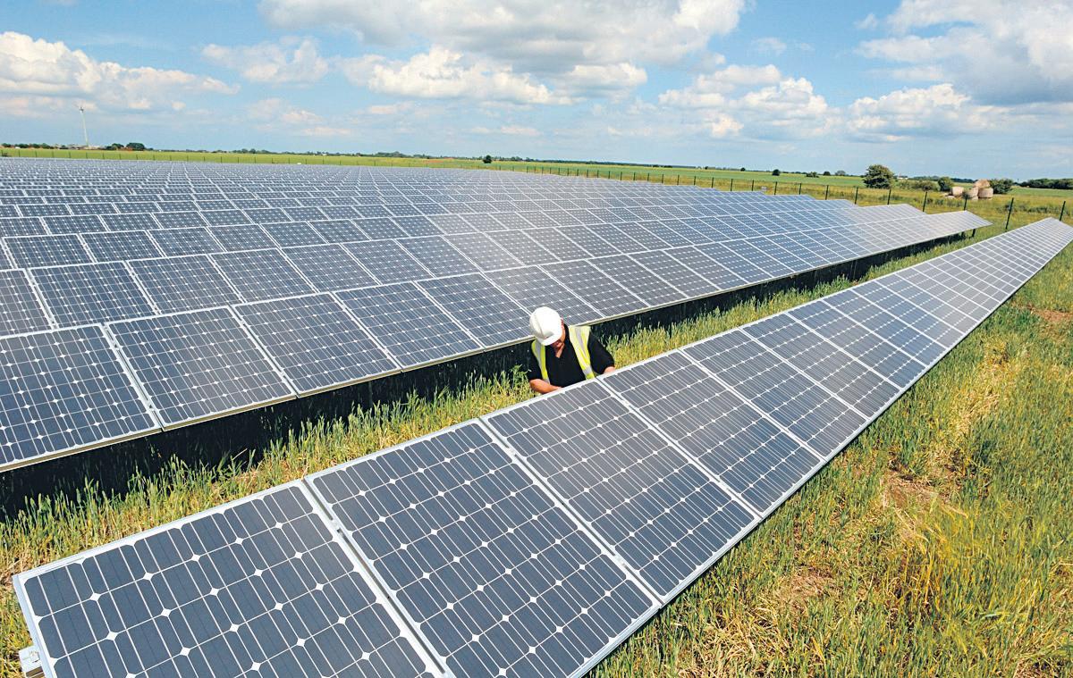 Reform's 'war on green energy' puts 12,000 jobs at risk in Lincolnshire, study suggests