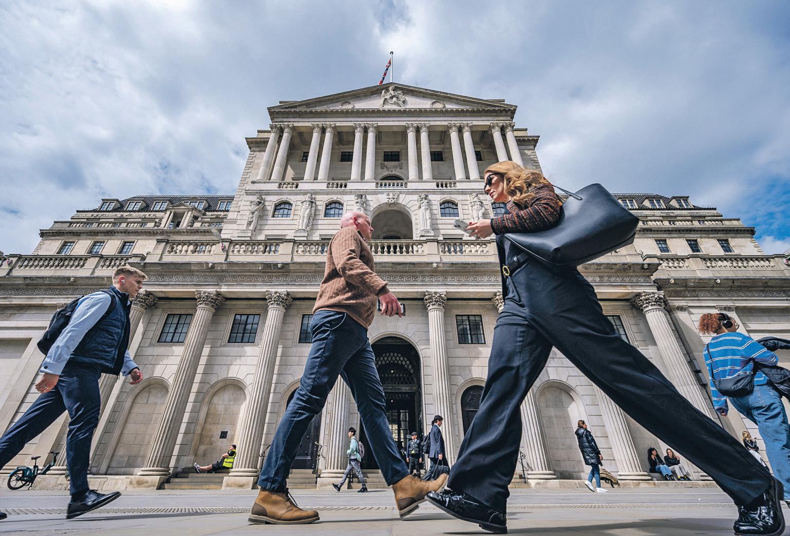 Bank cuts base rate as it seeks to cushion UK from Trump's tariffs war