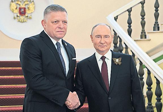 Europe Fico and Vučić break ranks to attend Putin's parade
